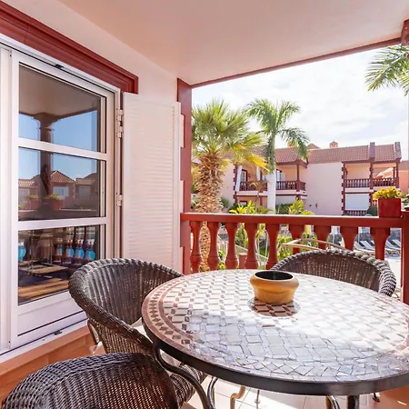 Stunning Modern Just Steps From El Duque * Адехе