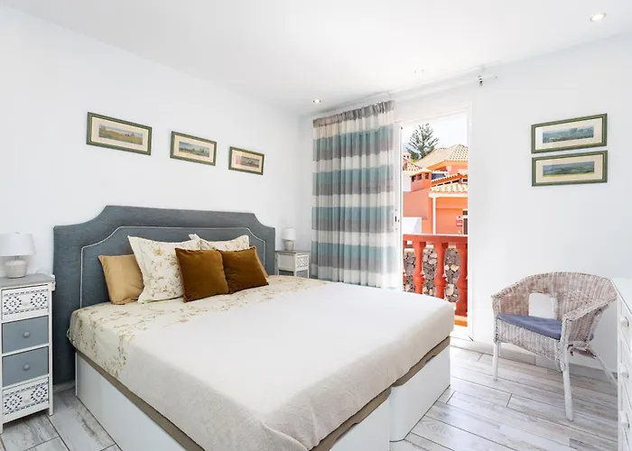 Two Modern&bright Near El Duque Apartamento