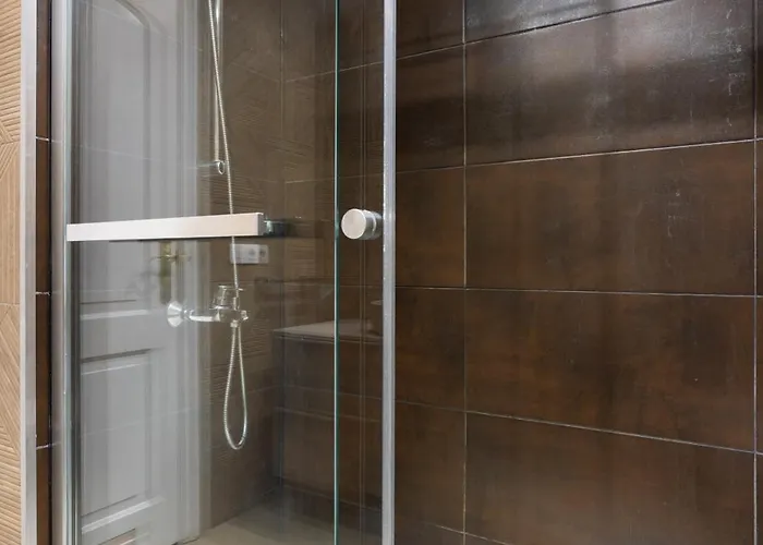 Stunning Modern Just Steps From El Duque *