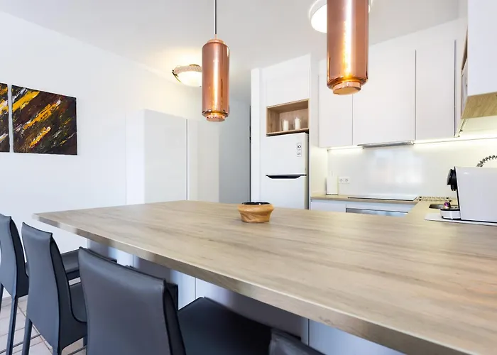 Stunning Modern Just Steps From El Duque Апартаменти Адехе