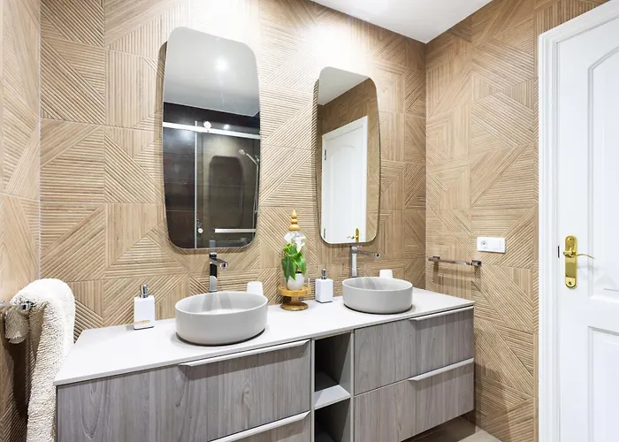 Stunning Modern Just Steps From El Duque Апартаменти *