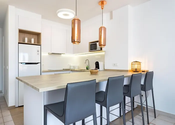 Two Modern&bright Near El Duque