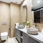Stunning Modern Just Steps From El Duque Apartment *