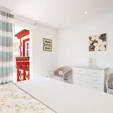 Two Modern And Bright Near El Duque *