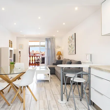 Two Modern And Bright Near El Duque * 아데제