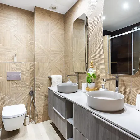 Two Modern And Bright Near El Duque 아파트 *
