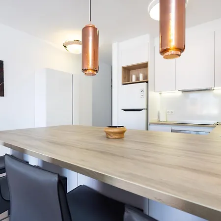 Two Modern And Bright Near El Duque 아파트 아데제