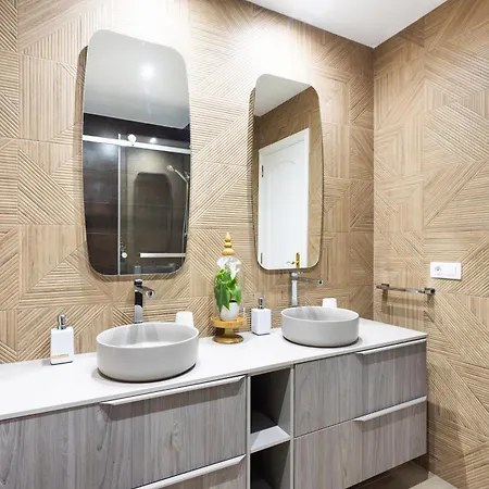 Two Modern And Bright Near El Duque 아파트 *