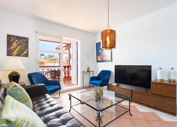 Stunning Modern Just Steps From El Duque Appartement